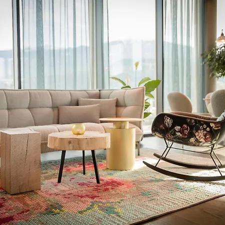 One אינסברוק